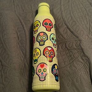 New never used Consuela bottle. Will hold a whole bottle of wine 😉